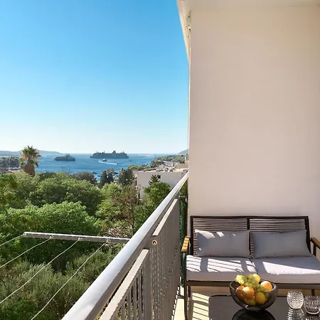 Spacious 2 Bedroom With Private Parking Apartament