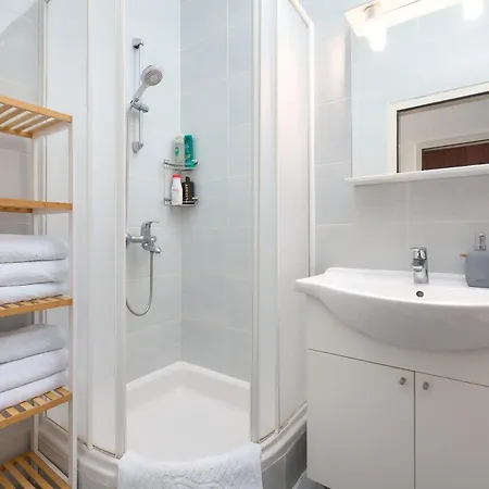 Apartament Spacious 2 Bedroom With Private Parking *