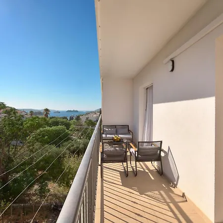 Spacious 2 Bedroom With Private Parking Apartmán Hvar Town