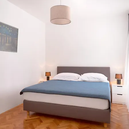 Spacious 2 Bedroom With Private Parking Apartmán